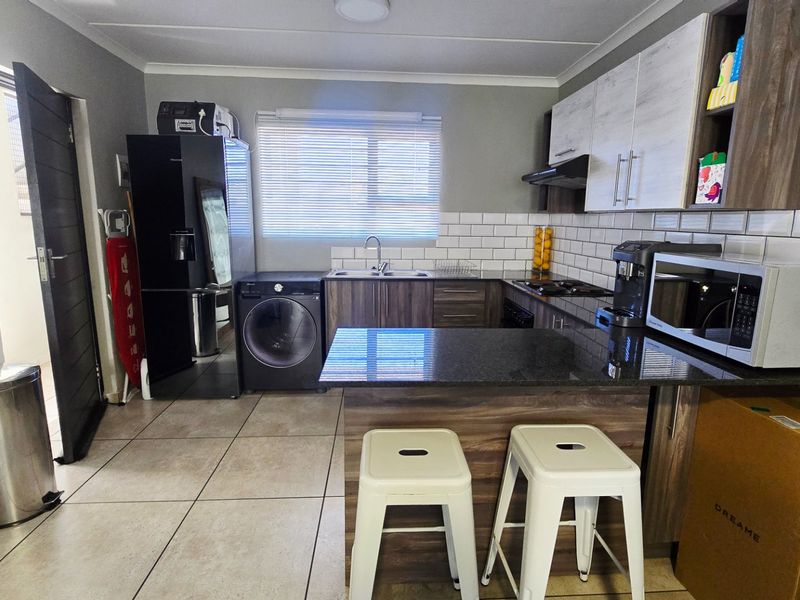 Charming 2 Bedroom Ground Floor Apartment To Let in Eveleigh - Photo 5