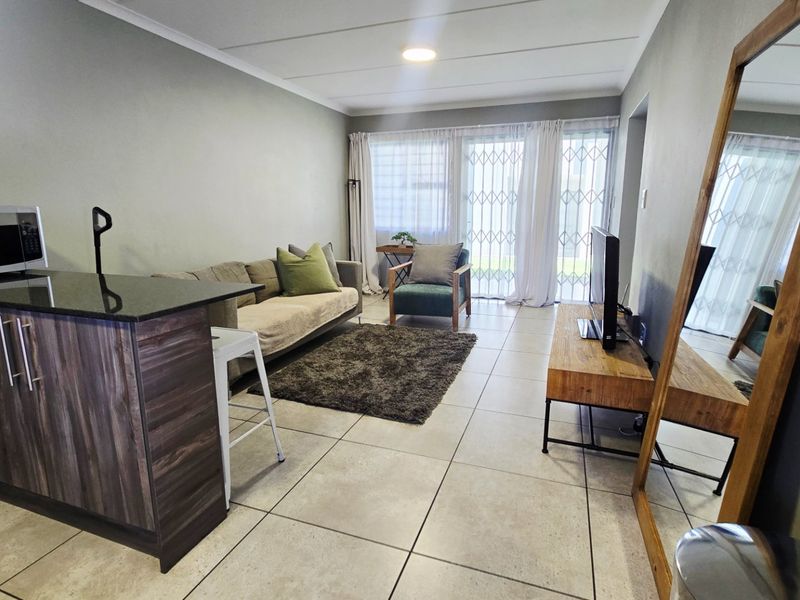 Charming 2 Bedroom Ground Floor Apartment To Let in Eveleigh - Photo 2