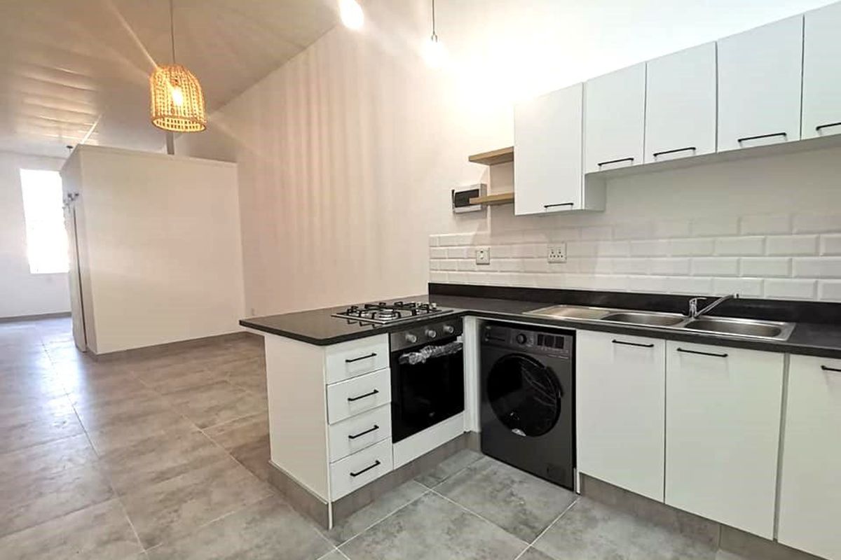 Newly Renovated, Ultra Modern One Bedroom Apartment in sought after Prime area of Hilton- Hilton Avenue - Photo 2