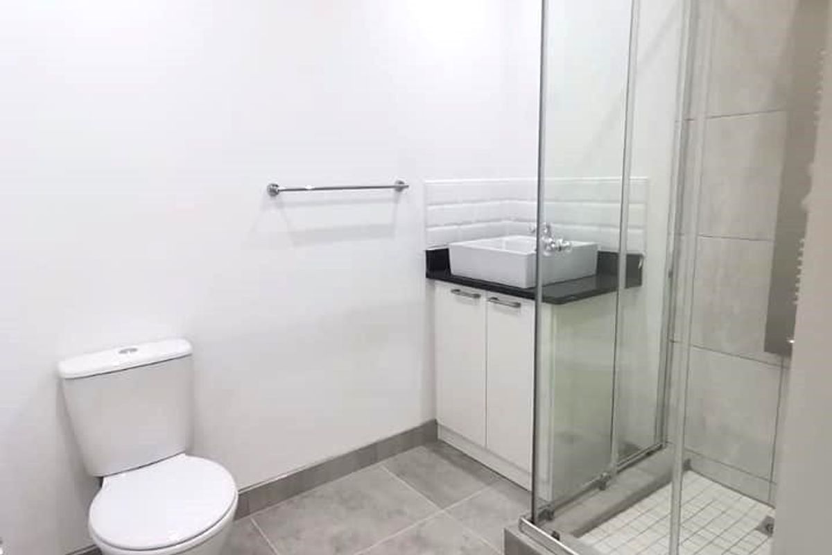 Newly Renovated, Ultra Modern One Bedroom Apartment in sought after Prime area of Hilton- Hilton Avenue - Photo 5