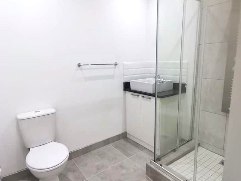 Newly Renovated, Ultra Modern One Bedroom Apartment in sought after Prime area of Hilton- Hilton Avenue - Photo 5