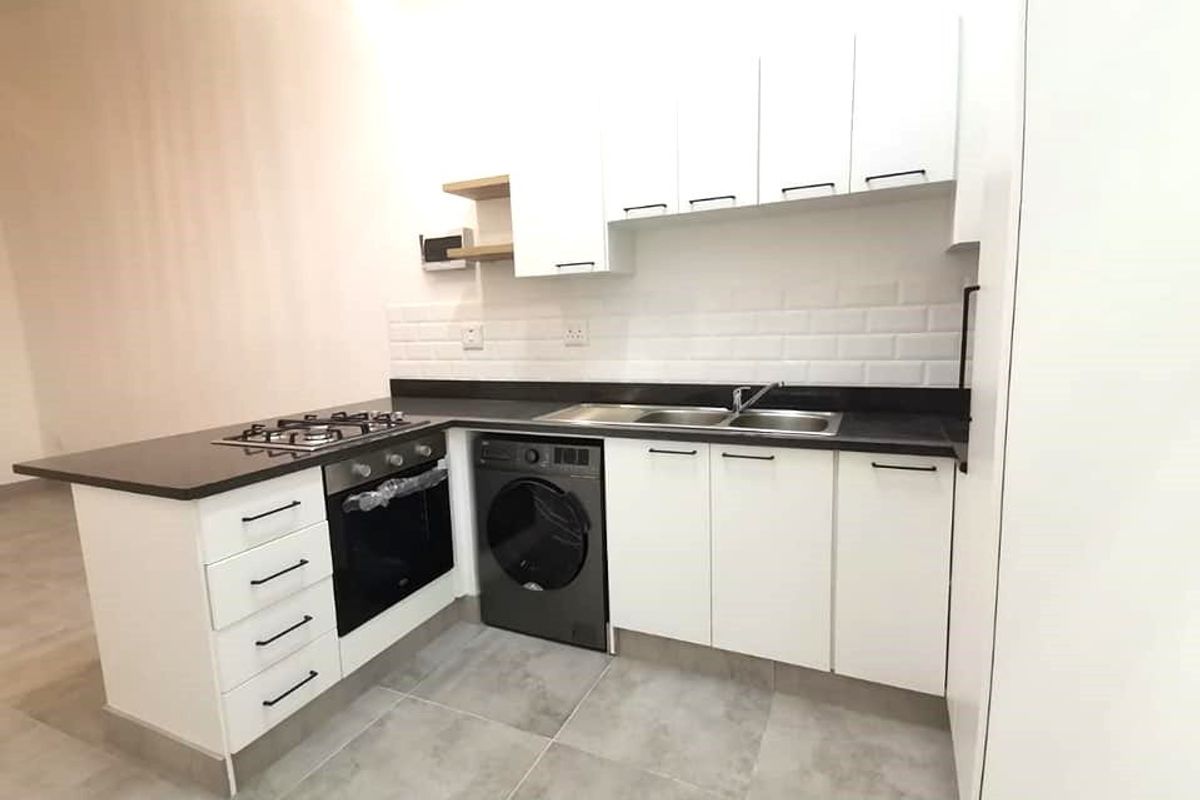 Newly Renovated, Ultra Modern One Bedroom Apartment in sought after Prime area of Hilton- Hilton Avenue - Photo 3