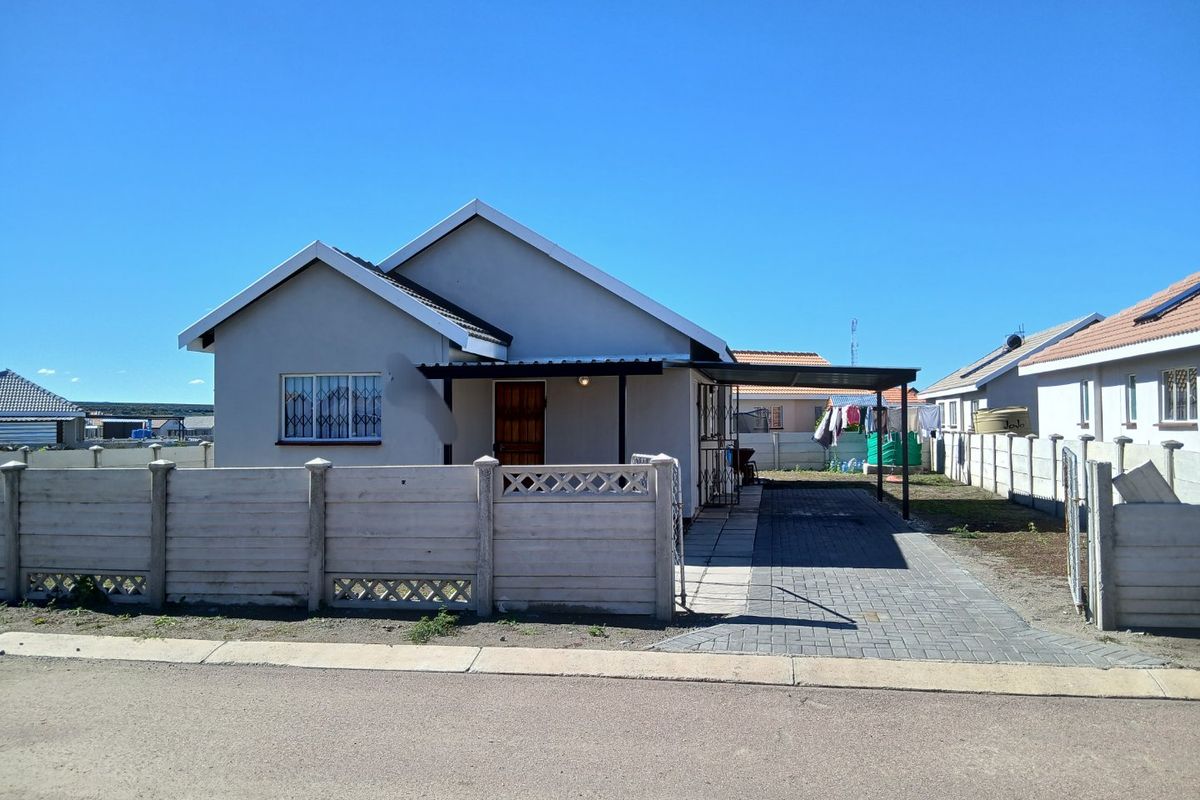 4 Bedroom Family Home for Sale in Platinum Village  - Photo 3