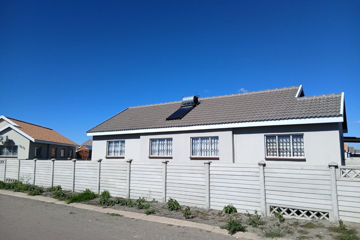 4 Bedroom Family Home for Sale in Platinum Village  - Photo 2