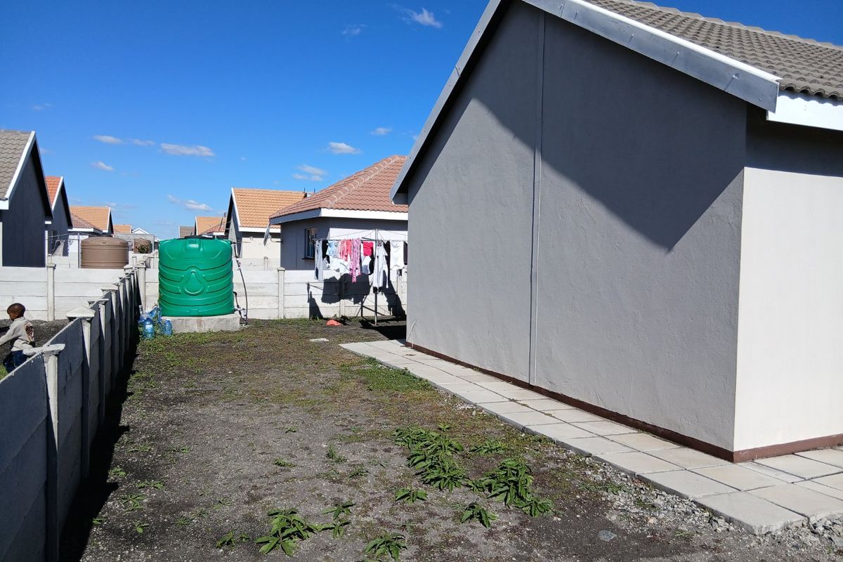 4 Bedroom Family Home for Sale in Platinum Village  - Photo 5