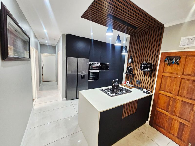 A Beautiful and Modern 3 Bedroom 2 Bathroom Townhouse for Sale in Monavoni - Photo 5