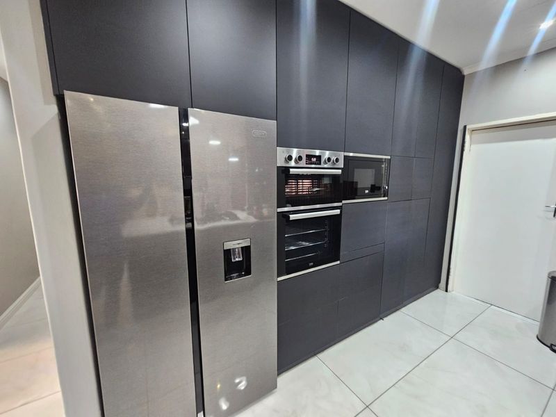 A Beautiful and Modern 3 Bedroom 2 Bathroom Townhouse for Sale in Monavoni - Photo 10