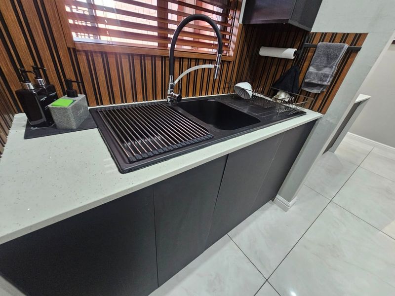 A Beautiful and Modern 3 Bedroom 2 Bathroom Townhouse for Sale in Monavoni - Photo 8