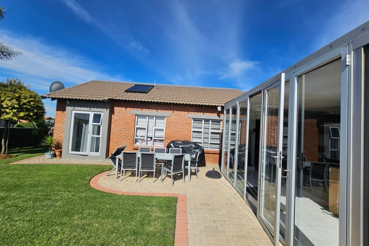 A Beautiful and Modern 3 Bedroom 2 Bathroom Townhouse for Sale in Monavoni - Photo 3