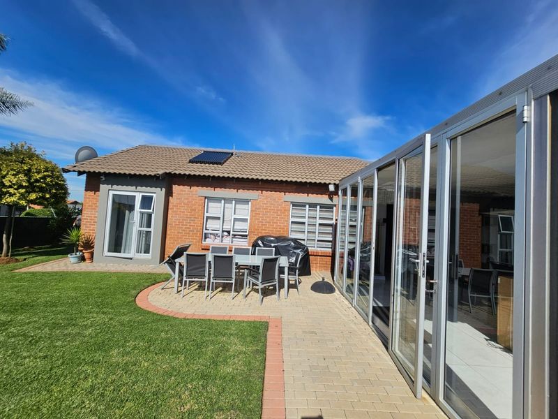 A Beautiful and Modern 3 Bedroom 2 Bathroom Townhouse for Sale in Monavoni - Photo 3