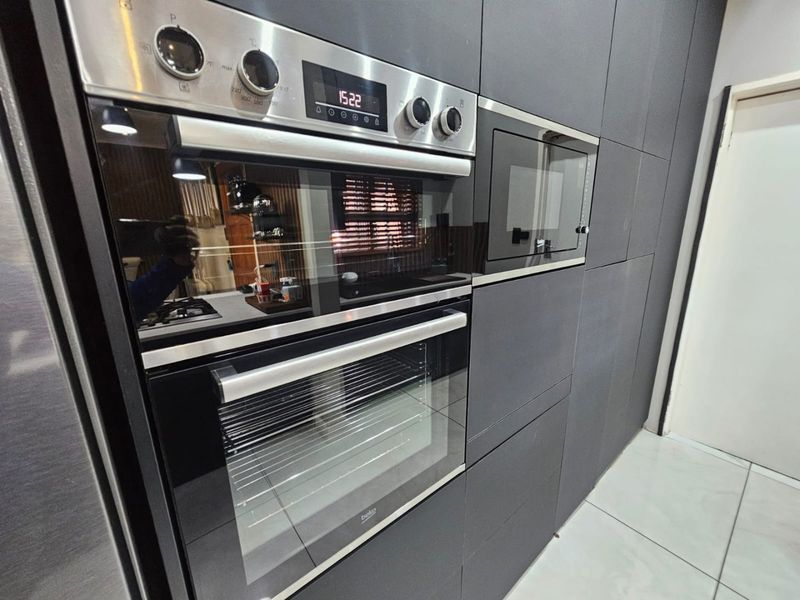 A Beautiful and Modern 3 Bedroom 2 Bathroom Townhouse for Sale in Monavoni - Photo 7