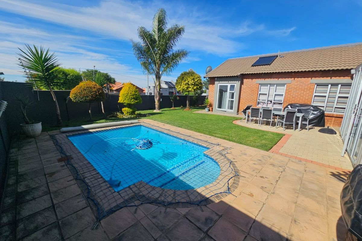 A Beautiful and Modern 3 Bedroom 2 Bathroom Townhouse for Sale in Monavoni - Photo 4