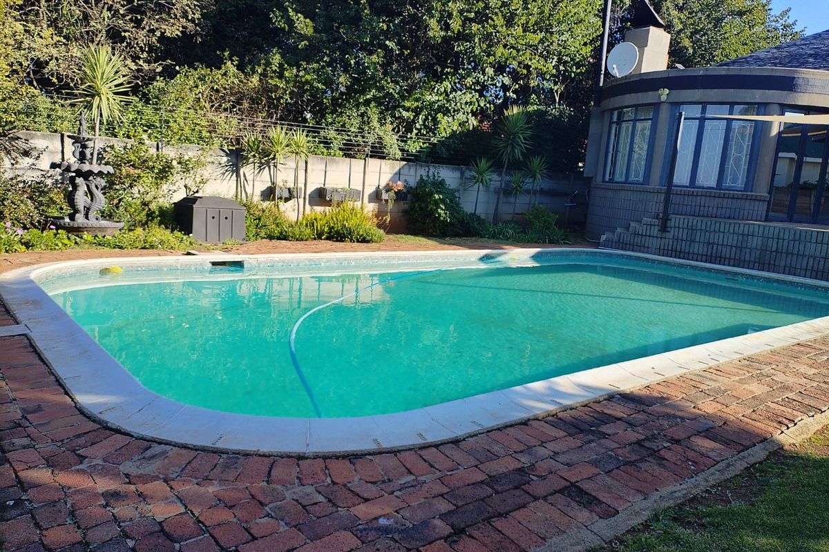 4 Bedroom House for Sale in Selection Park  - Photo 5