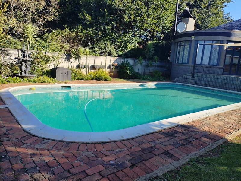 4 Bedroom House for Sale in Selection Park  - Photo 5