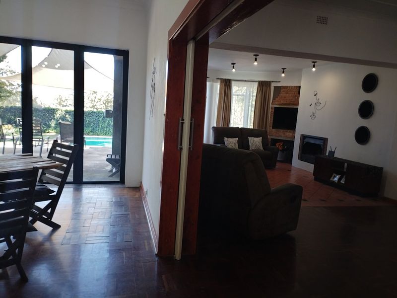 4 Bedroom House for Sale in Selection Park  - Photo 10