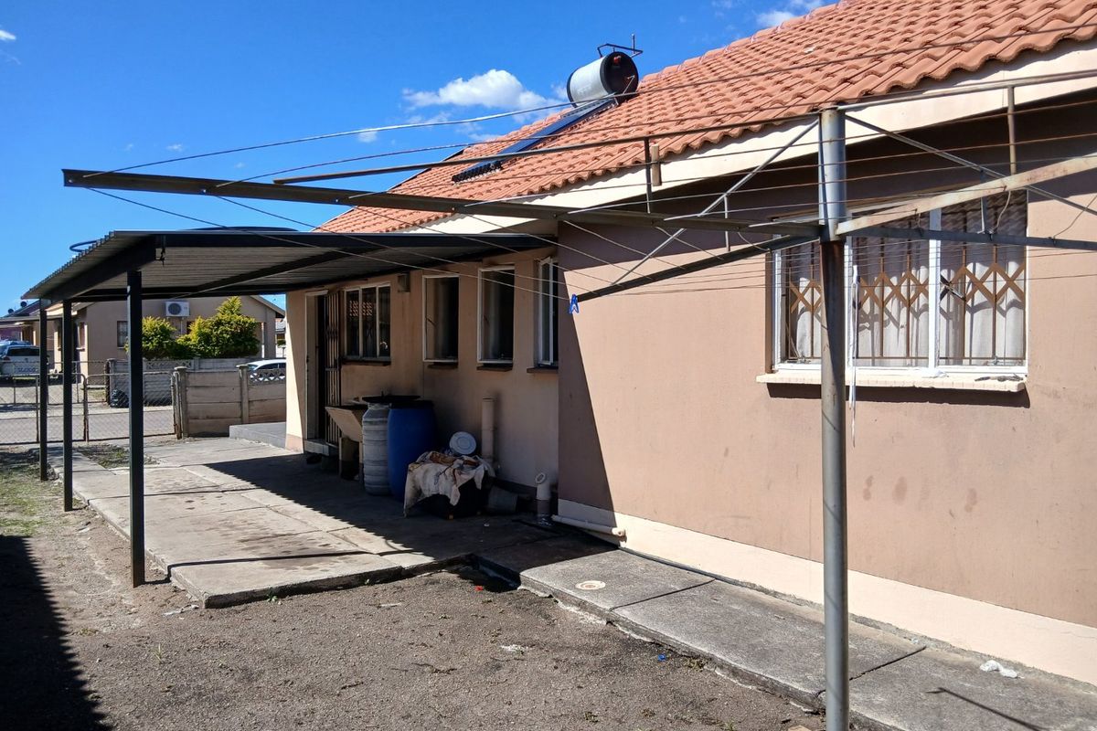 Pre-Auction Opportunity in Platinum Village  - Photo 3