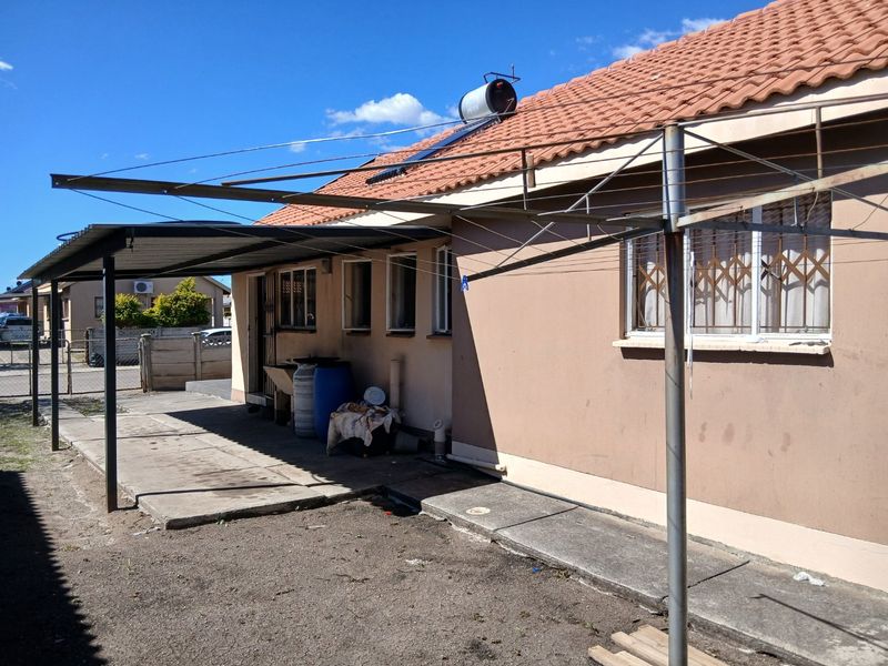 Pre-Auction Opportunity in Platinum Village  - Photo 3