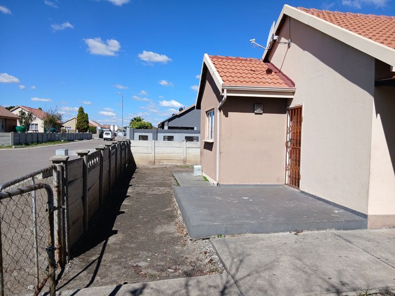 Pre-Auction Opportunity in Platinum Village  - Photo 2