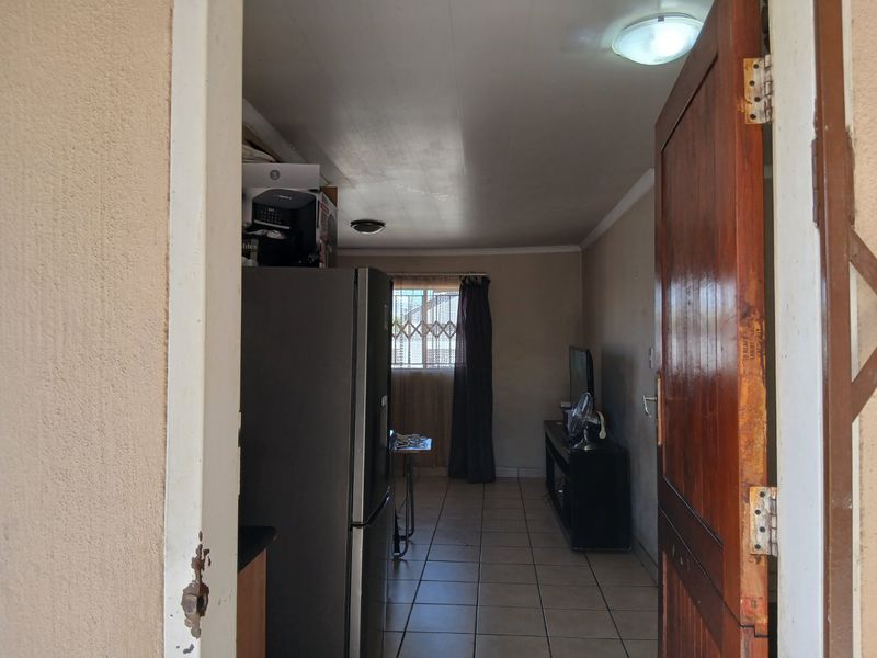 Pre-Auction Opportunity in Platinum Village  - Photo 8