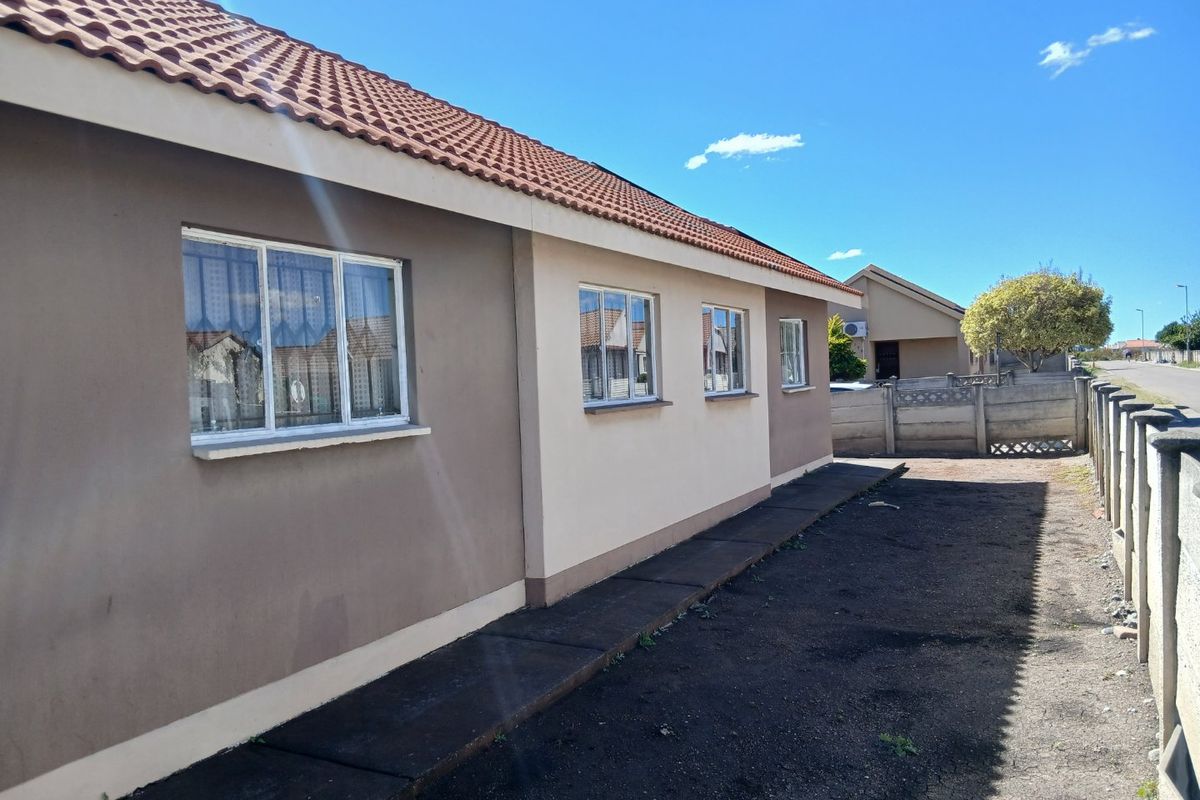 Pre-Auction Opportunity in Platinum Village  - Photo 5