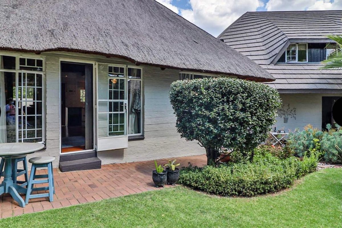 1 bedroom full bathroom private garden cottage  - Photo 2