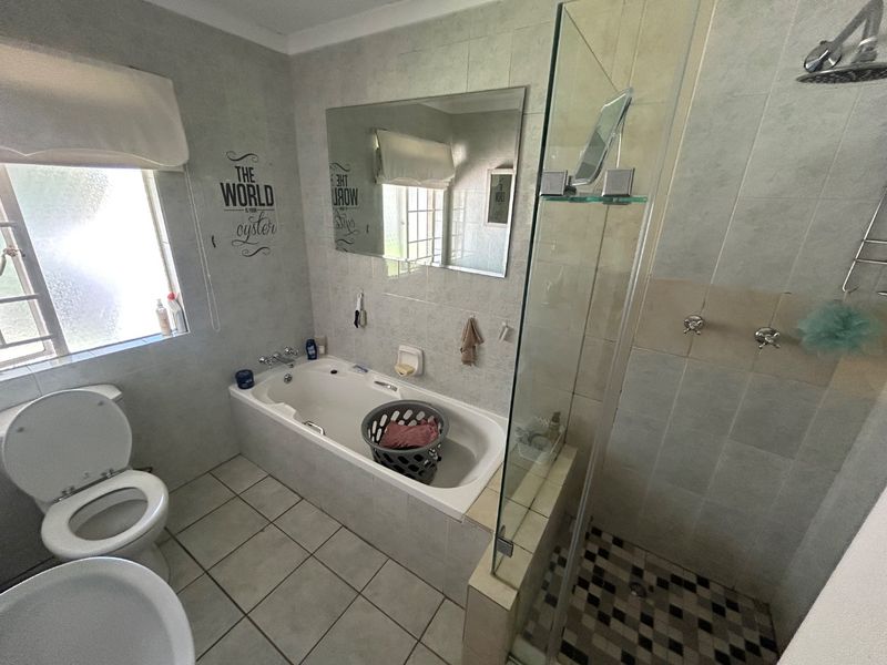 1 bedroom full bathroom private garden cottage  - Photo 10