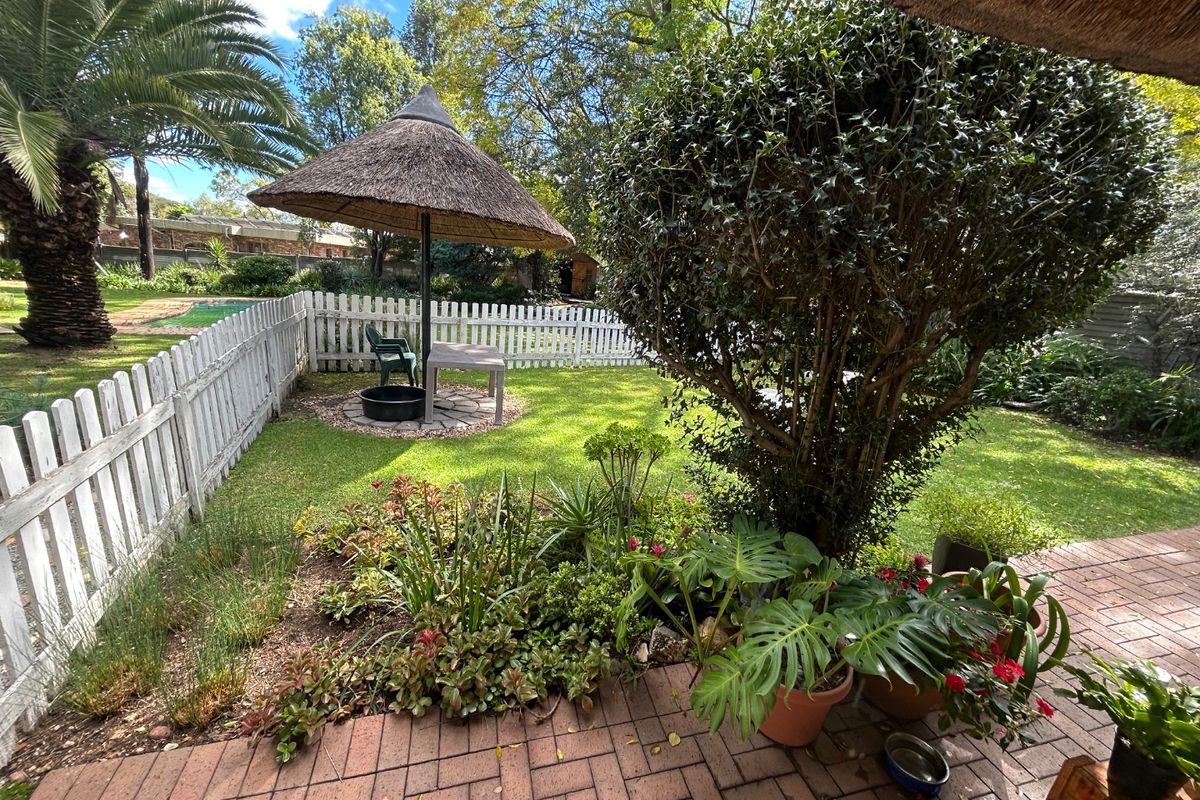 1 bedroom full bathroom private garden cottage  - Photo 3