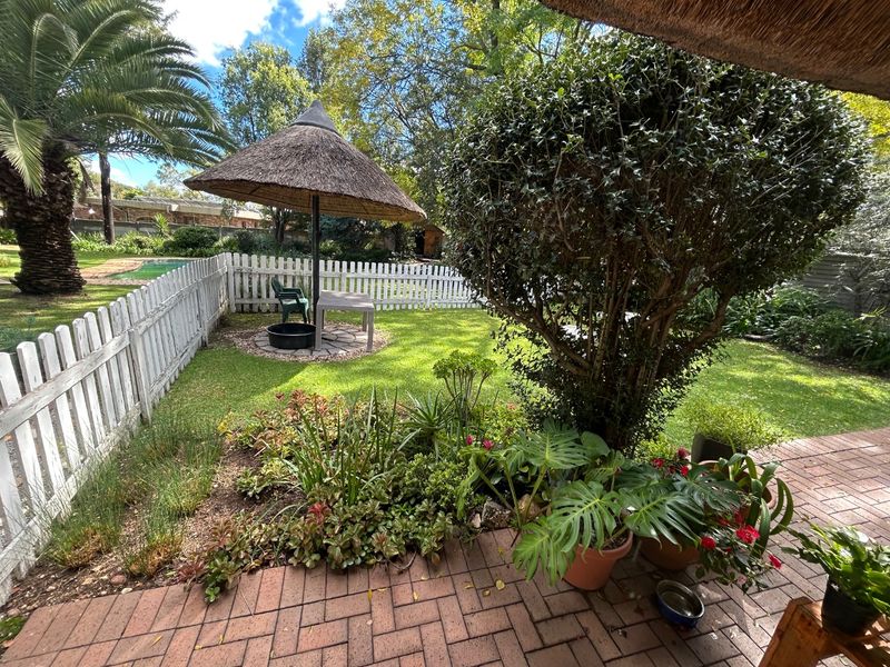 1 bedroom full bathroom private garden cottage  - Photo 3