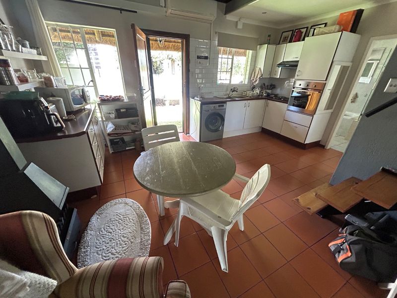 1 bedroom full bathroom private garden cottage  - Photo 9