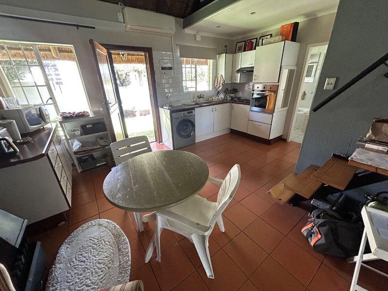 1 bedroom full bathroom private garden cottage  - Photo 8