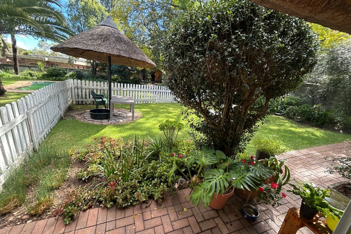 1 bedroom full bathroom private garden cottage  - Photo 4