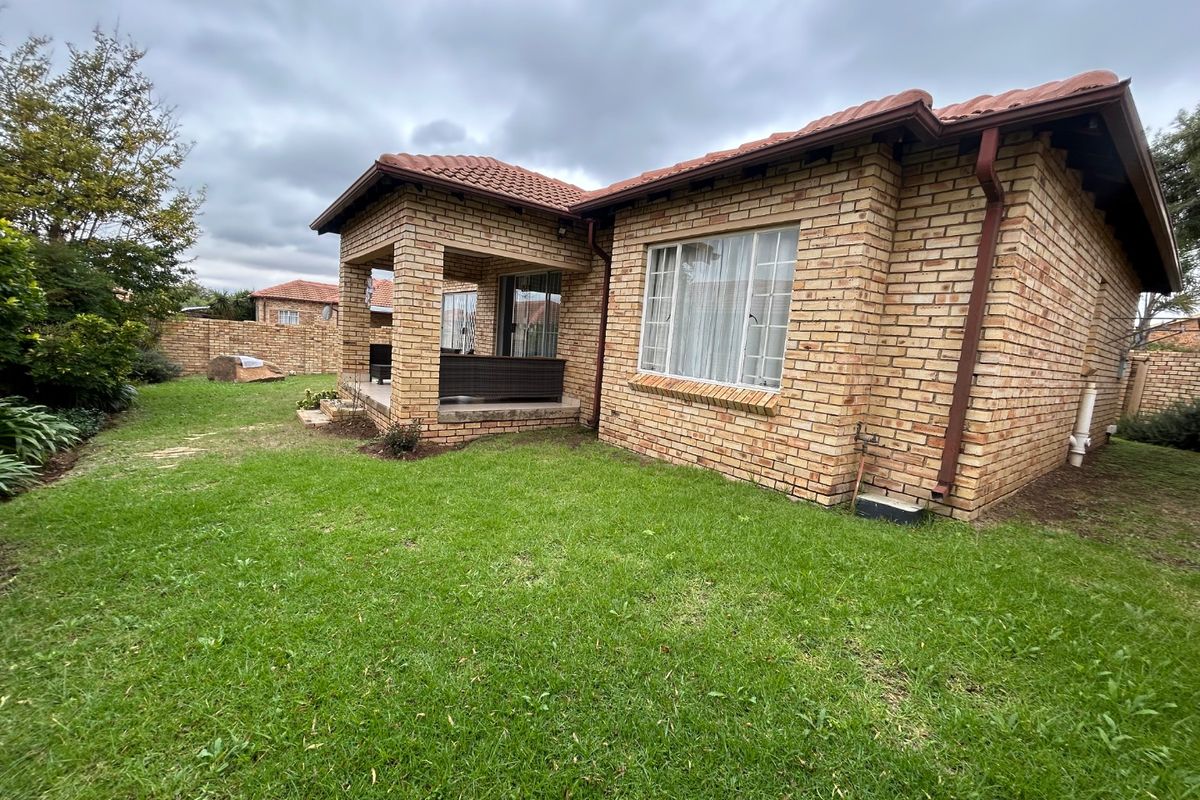 Converted 3 bedroom 2 bathroom home - Photo 3