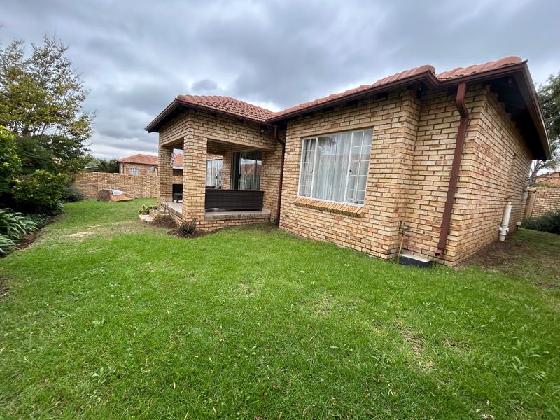 Converted 3 bedroom 2 bathroom home - Photo 3