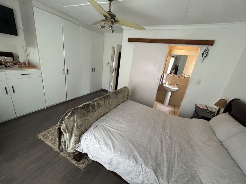Converted 3 bedroom 2 bathroom home - Photo 10