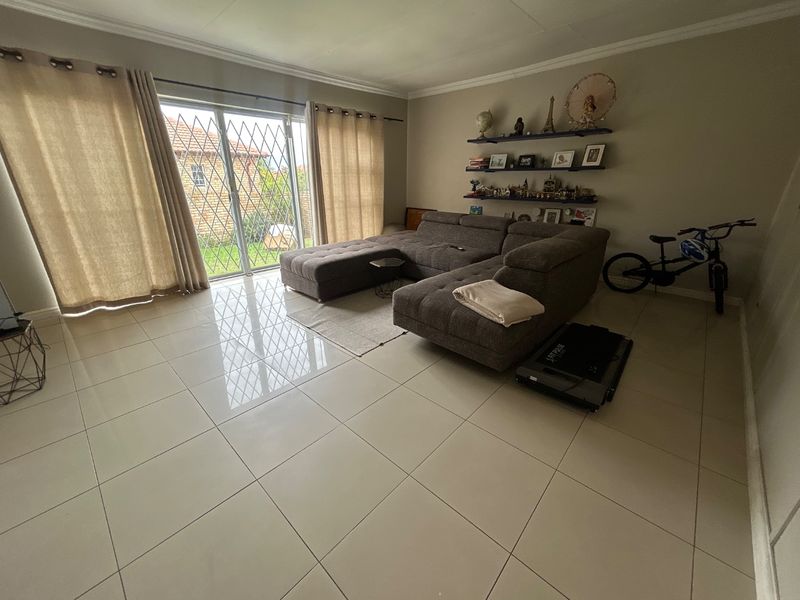 Converted 3 bedroom 2 bathroom home - Photo 6