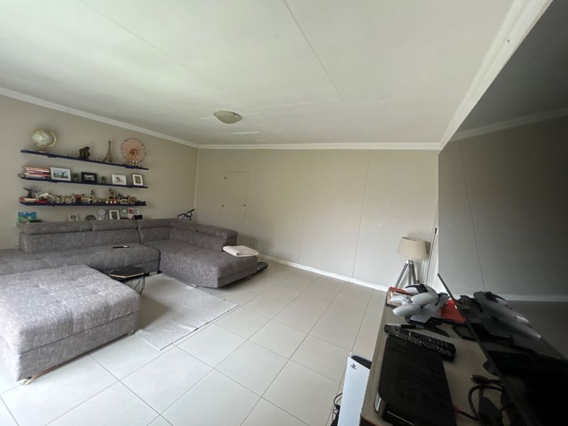 Converted 3 bedroom 2 bathroom home - Photo 5
