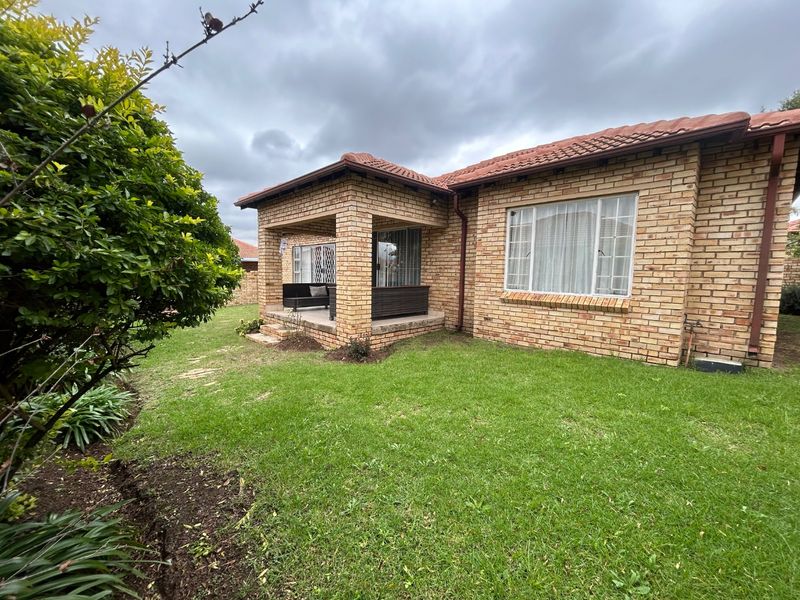 Converted 3 bedroom 2 bathroom home - Photo 1