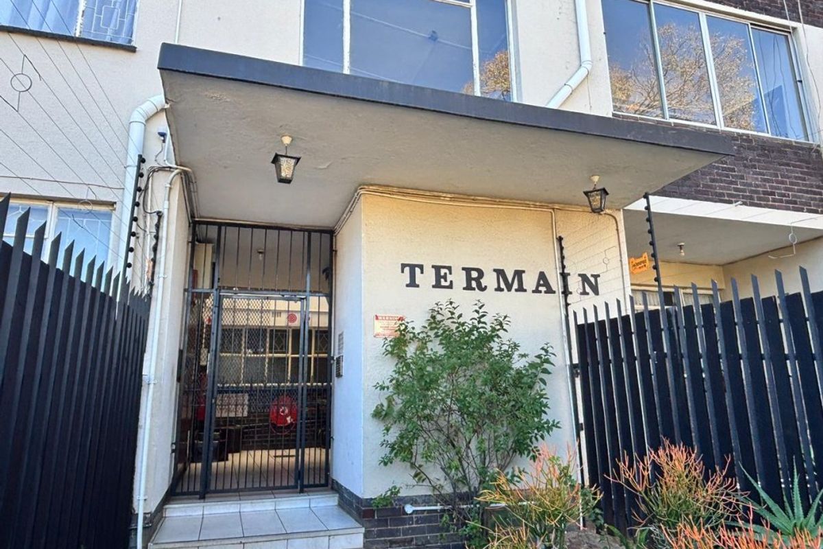 MODERN & LOW-MAINTENANCE TOWNHOUSE LIVING! - Photo 2