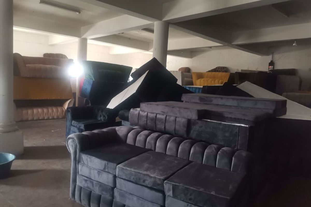 Prime Double-Storey Property Perfect for Business or Storage! - Photo 2