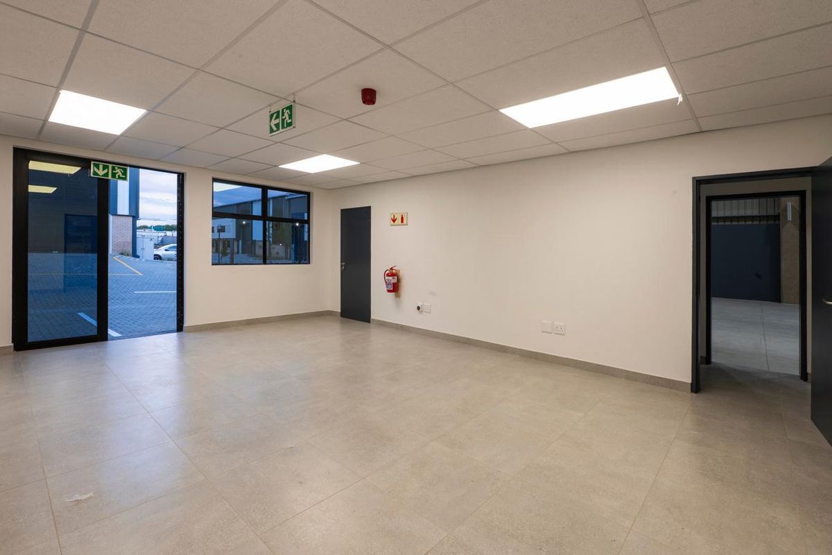 558 SQM Logistics Warehouse Available in Samrand - Photo 5