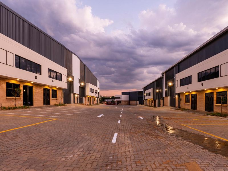 558 SQM Logistics Warehouse Available in Samrand - Photo 3