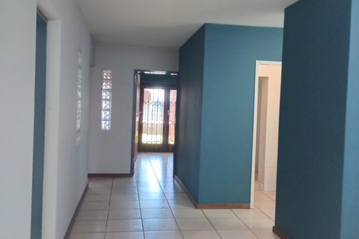 Spacious Ground Floor Office in Highveld, Centurion - Photo 5