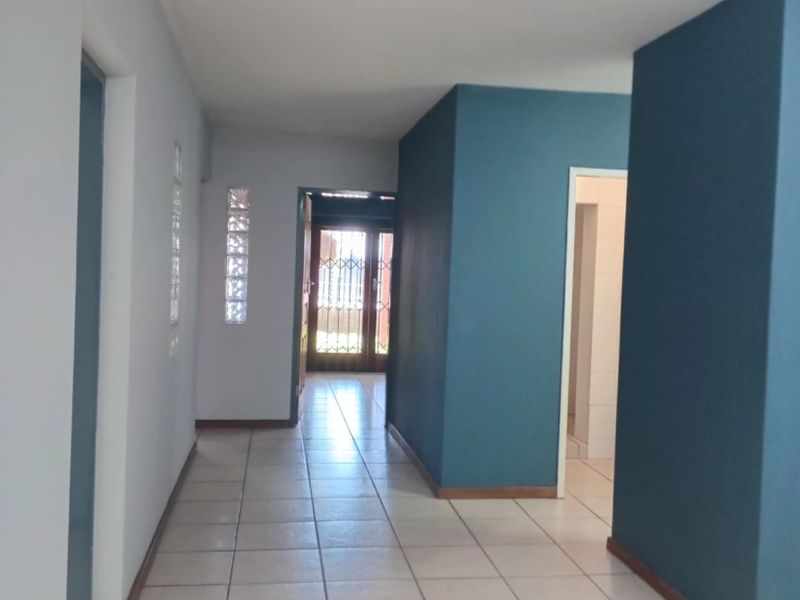 Spacious Ground Floor Office in Highveld, Centurion - Photo 5