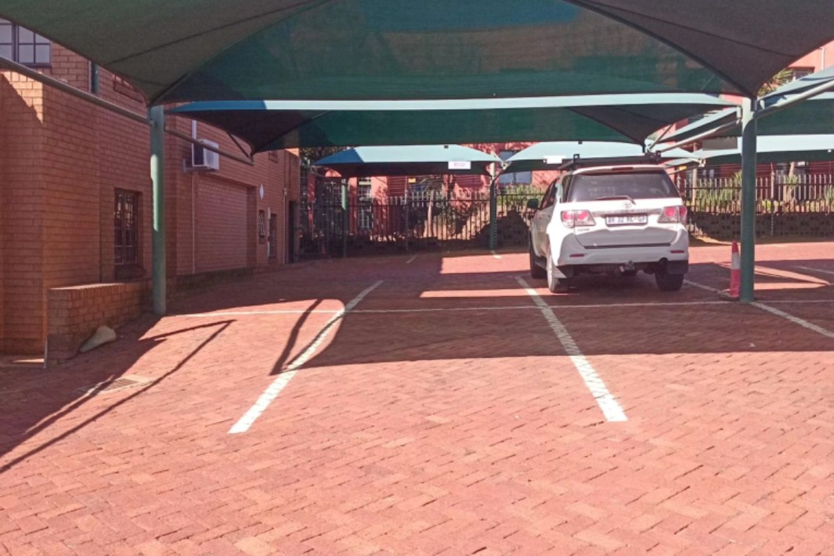 Spacious Ground Floor Office in Highveld, Centurion - Photo 2
