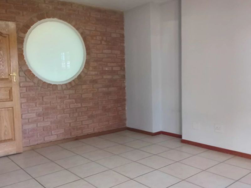 Spacious Ground Floor Office in Highveld, Centurion - Photo 10