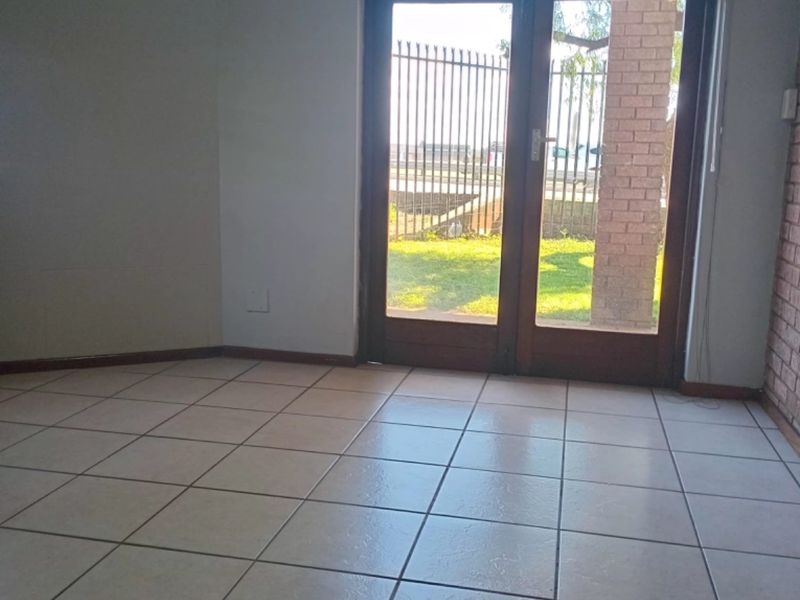 Spacious Ground Floor Office in Highveld, Centurion - Photo 8