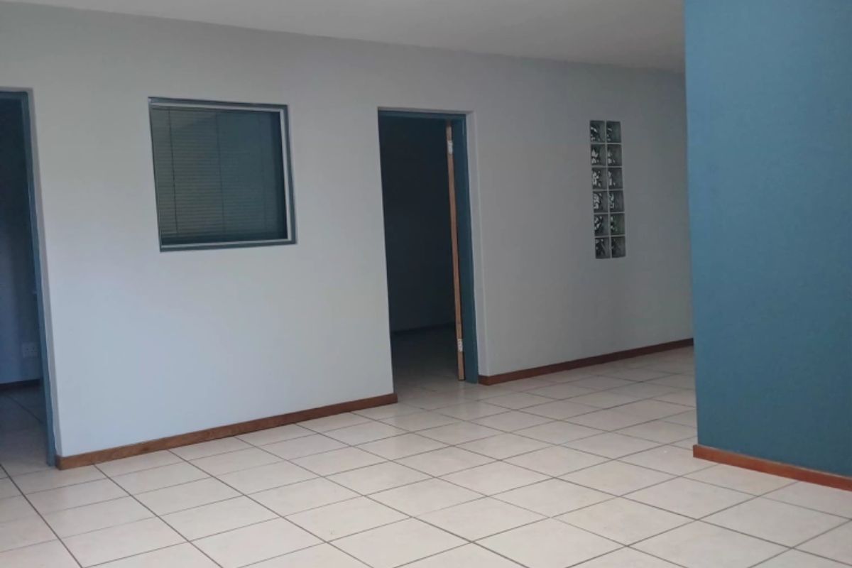 Spacious Ground Floor Office in Highveld, Centurion - Photo 3