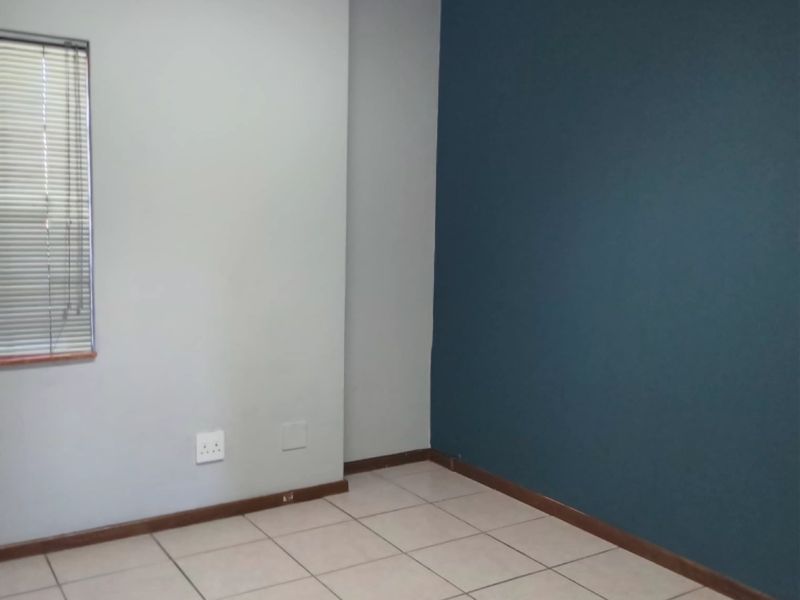 Spacious Ground Floor Office in Highveld, Centurion - Photo 4