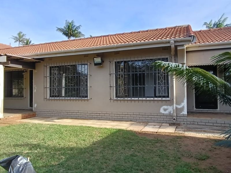 To let in Umhlanga, Pet friendly 3 bedroom home with pool and jacuzzi. - Photo 5