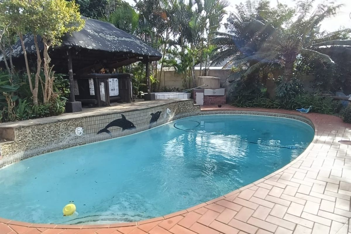 To let in Umhlanga, Pet friendly 3 bedroom home with pool and jacuzzi. - Photo 2